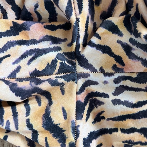 🦊RARE Lorna Jane Tiger Print 7/8 Legging (S/M)​​​ - Picture 8 of 9